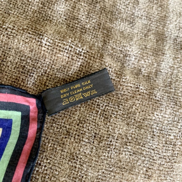 Authentic Louis Vuitton Scarf - Picture 4 of 4